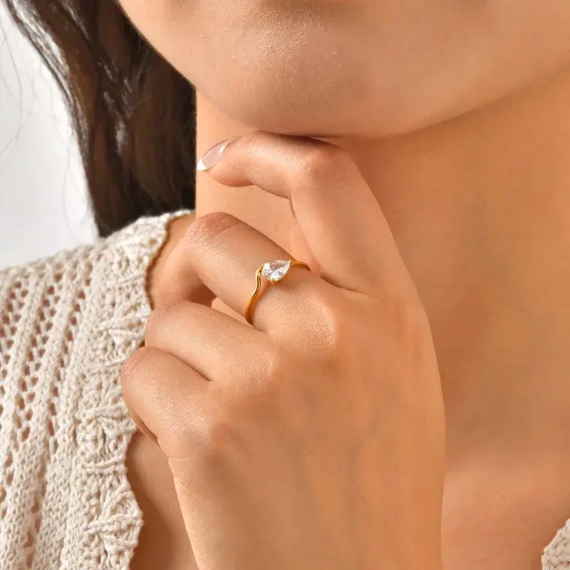 Dewdrop Ring Size:6- FY0057